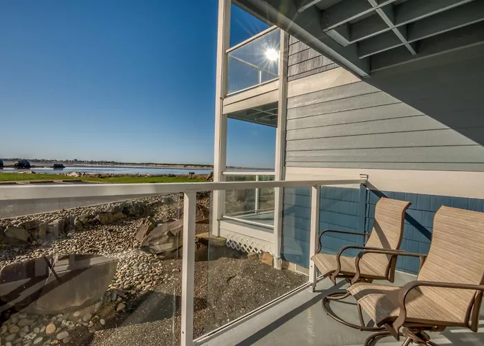 Waters Edge 103