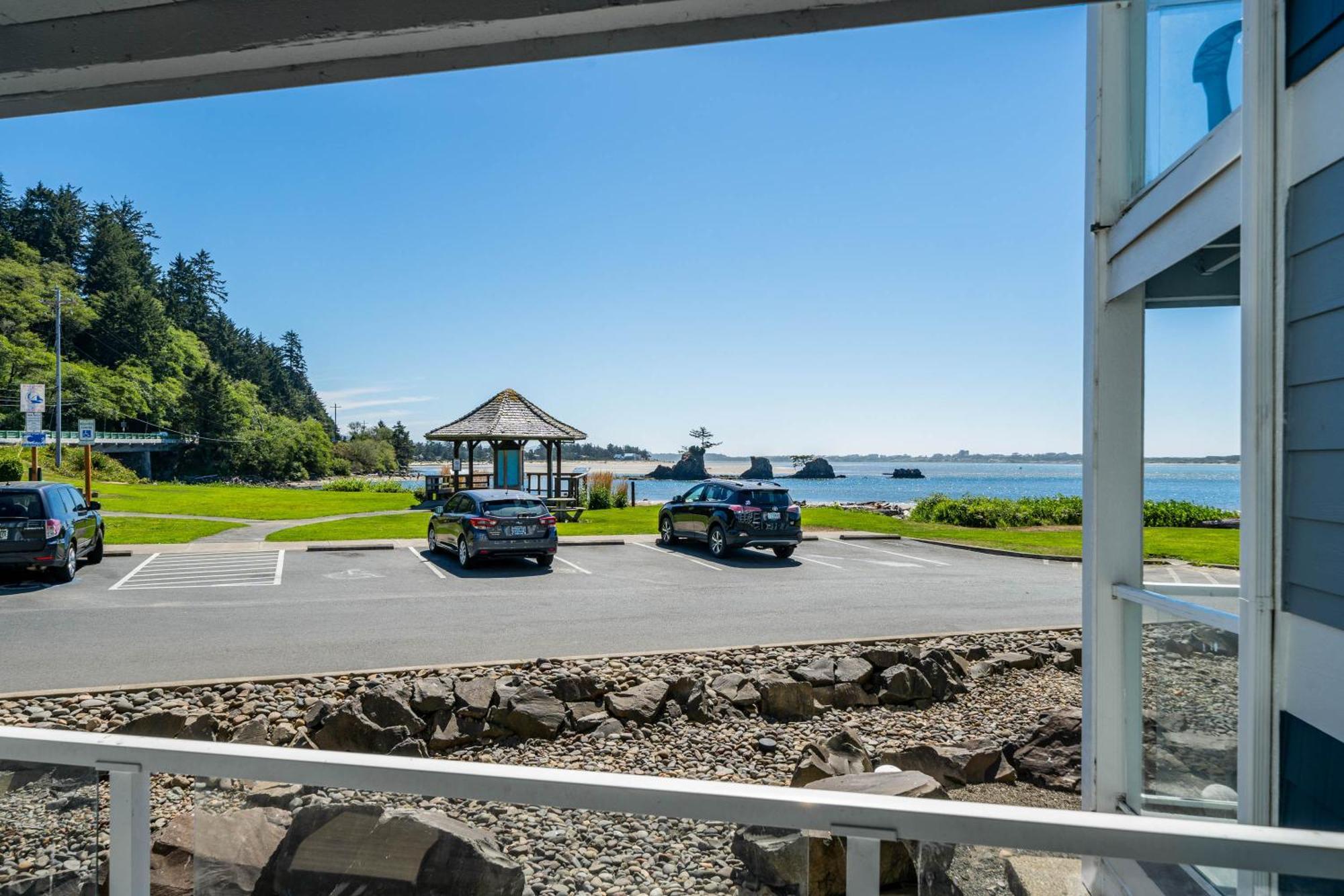 Waters Edge 103 Lincoln City
